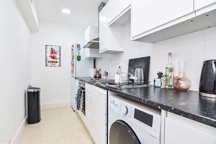 1 Bedroom Flat To Rent In Coningham Rd, Shepherd's Bush, W12