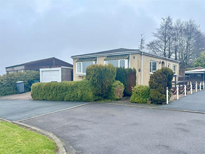 2 Bedroom Mobile Home For Sale In Warmleigh Park, Roper Lane, Queensbury, BD13