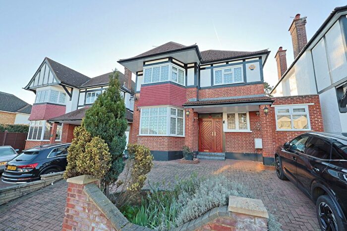 5 Bedroom Detached House For Sale In Highview Avenue, Edgware, HA8