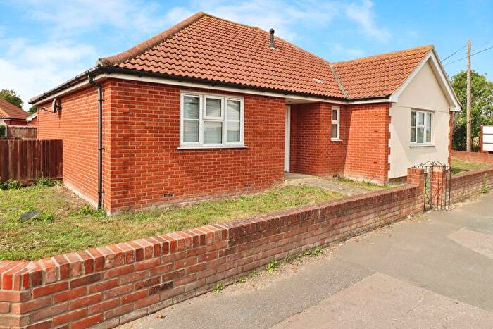 3 Bedroom Detached Bungalow To Rent In Jaywick Lane, Clacton-On-Sea, CO16