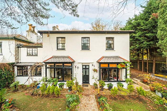 3 Bedroom Property For Sale In Roehampton Vale, Roehampton, SW15