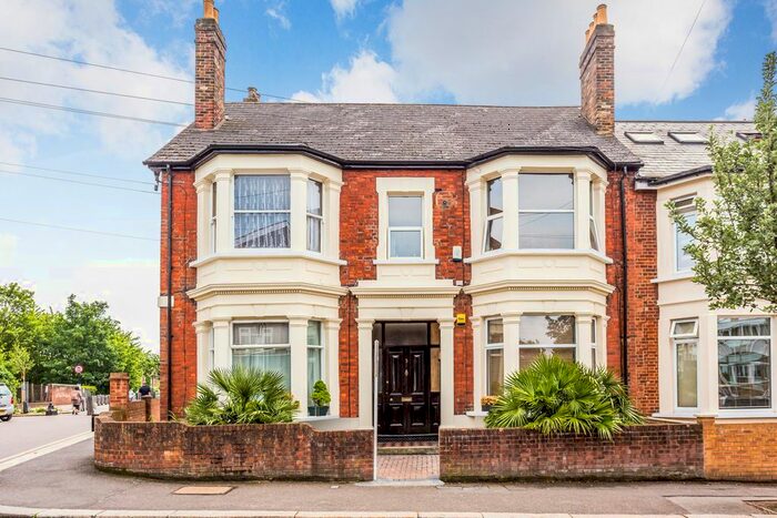 2 Bedroom Flat To Rent In St. Mary Road, Walthamstow Village, London, E17