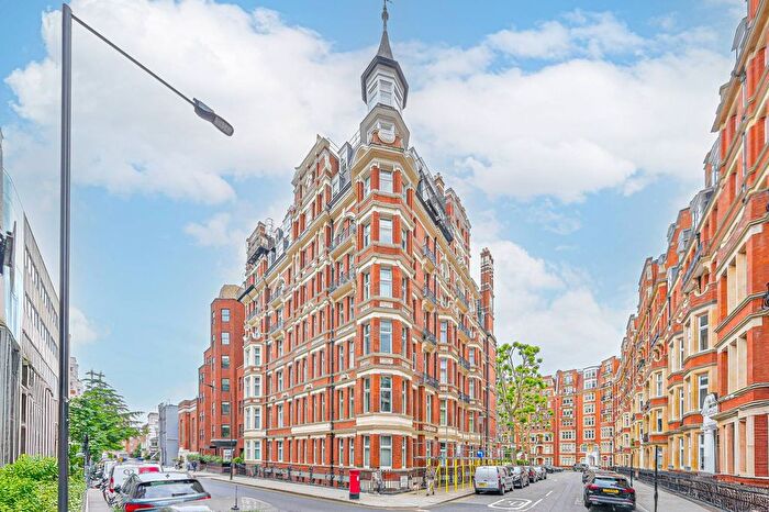 2 Bedroom Flat To Rent In Iverna Court, Kensington, London, W8