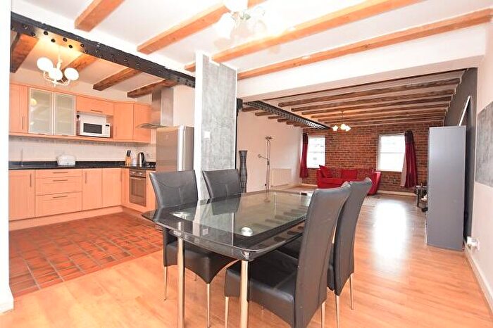 2 Bedroom Apartment To Rent In The Warehouse, Victoria Quays, S2