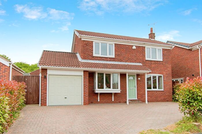 3 Bedroom Detached House For Sale In Coniston Drive, Castleford, WF10
