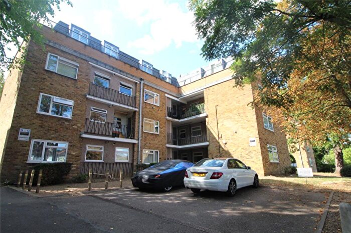 1 Bedroom Apartment For Sale In Waverley Road, Enfield, Middlesex, EN2