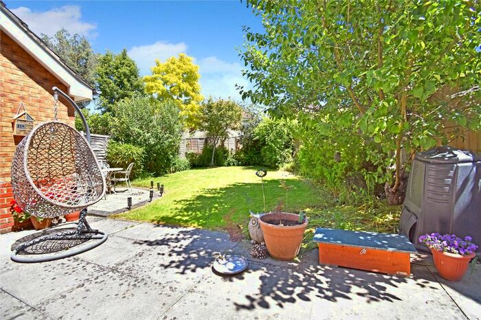 3 Bedroom Detached House For Sale In Heather Drive, Thatcham, Berkshire, RG18