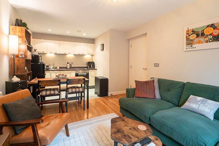 2 Bedroom Flat For Sale In Water Street Court, Birmingham, B3
