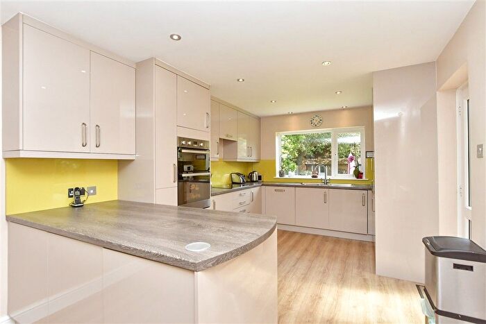 5 Bedroom Chalet For Sale In Elm Avenue, Chattenden, Rochester, Kent, ME3