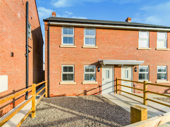 3 Bedroom Semi-Detached House To Rent In Tungate Mead, Beverley, HU17