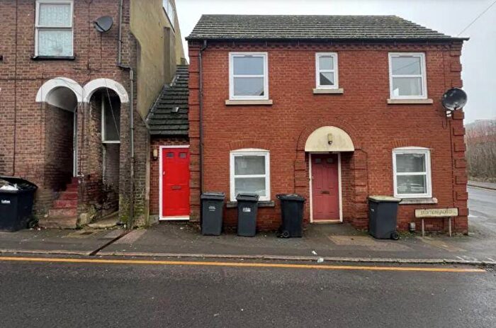 2 Bedroom Block Of Apartments For Sale In Buxton Road, Luton, LU1
