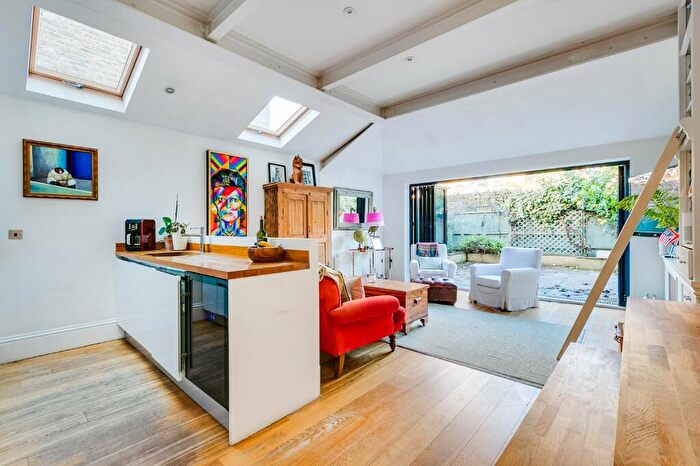 2 Bedroom Property To Rent In Tantallon Road, SW12