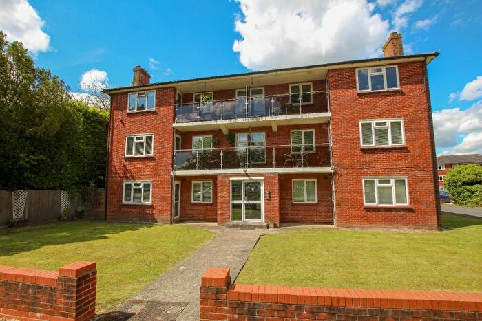 2 Bedroom Flat To Rent In Stroud Green, Newbury, Berkshire, RG14