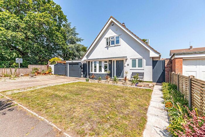 3 Bedroom Detached House For Sale In Pottery Road, Poole, BH14