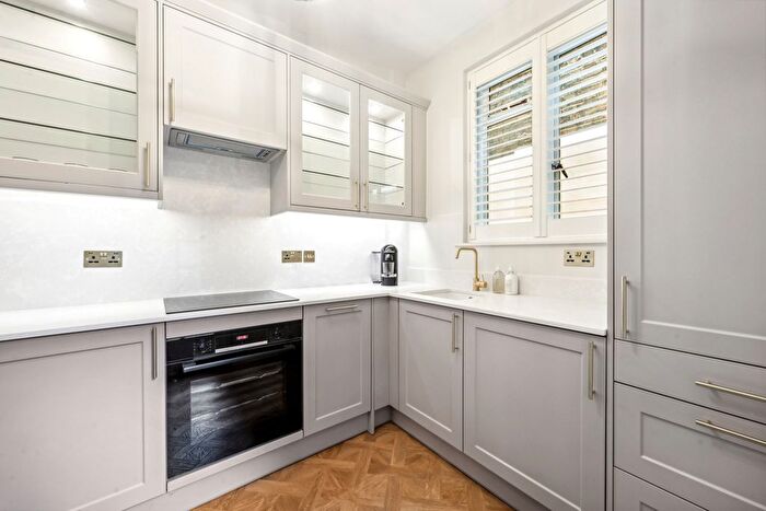 2 Bedroom Terraced House To Rent In Burton Court, Franklins Row, SW3