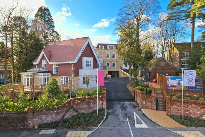 3 Bedroom Detached House To Rent In Ridgewood, Weybridge, Surrey, KT13