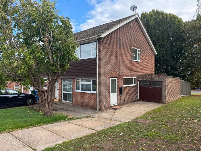 3 Bedroom Semi Detached House For Sale In Morris Drive, Banbury, OX16