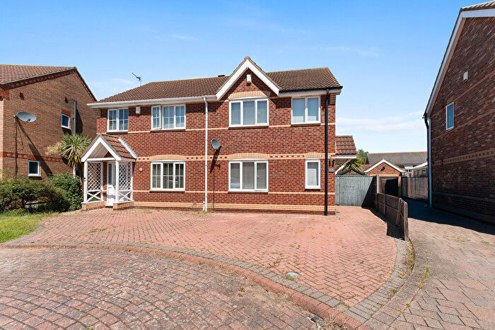 3 Bedroom Semi-Detached House For Sale In Chaffinch Drive, Cleethorpes, DN35