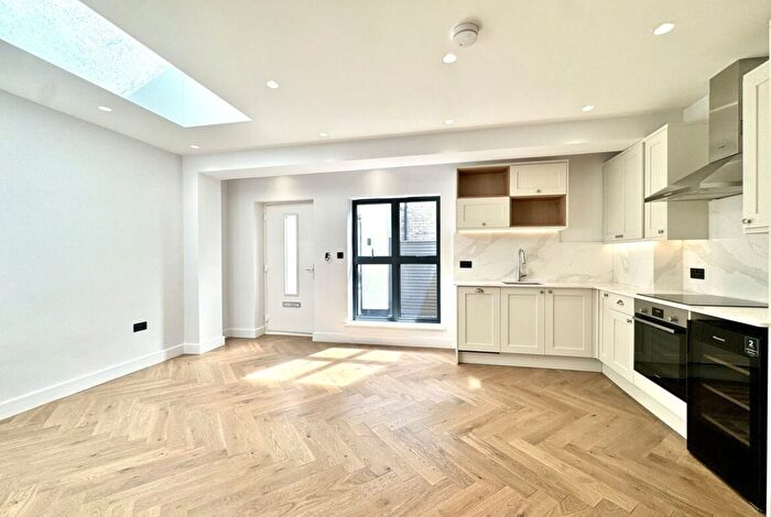 1 Bedroom Flat To Rent In The Avenue, West Ealing, W13