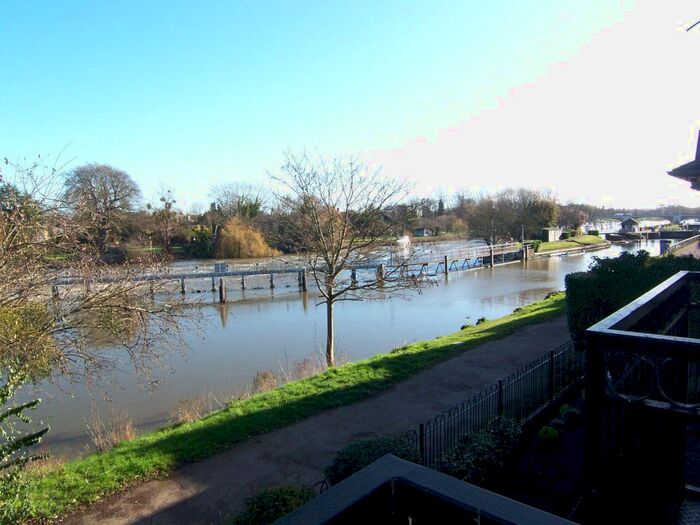 4 Bedroom Town House To Rent In Hampton Court Crescent, Graburn Way, East Molesey, KT8