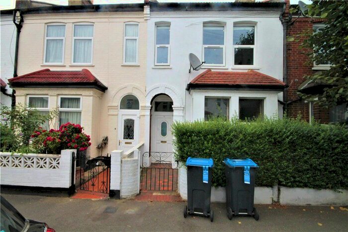 3 Bedroom Maisonette To Rent In Pitcairn Road, Mitcham, CR4