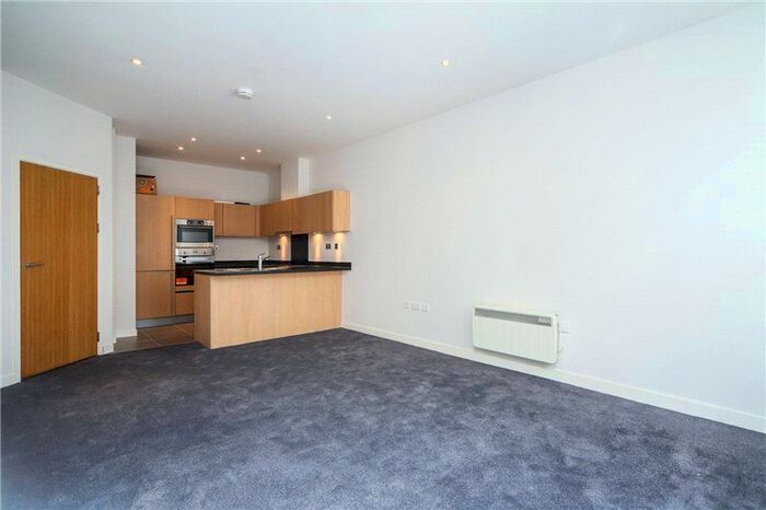 3 Bedroom Flat To Rent In Bromyard House, Acton, London, W3