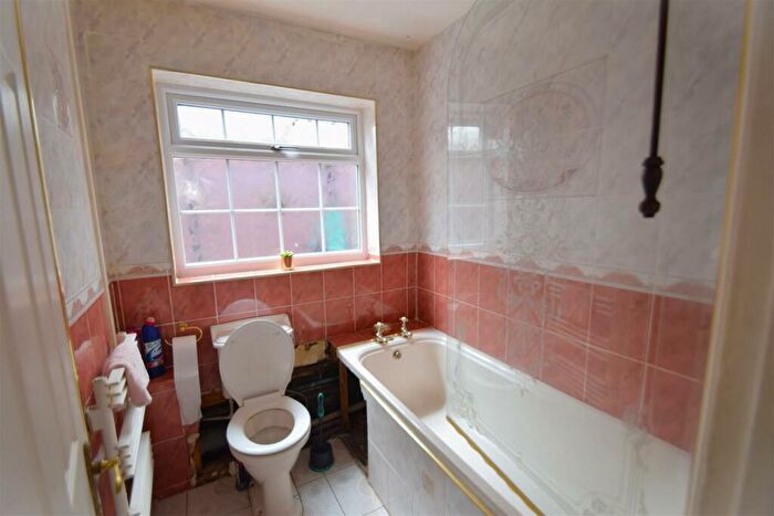 2 Bedroom Bungalow For Sale In Bungalow In Quiet Cul De Sac With Great Views & No Chain, BS10
