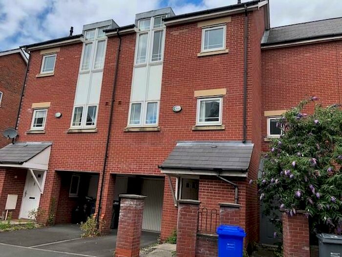 3 Bedroom Town House To Rent In Mackworth Street, Hulme, Manchester, M15