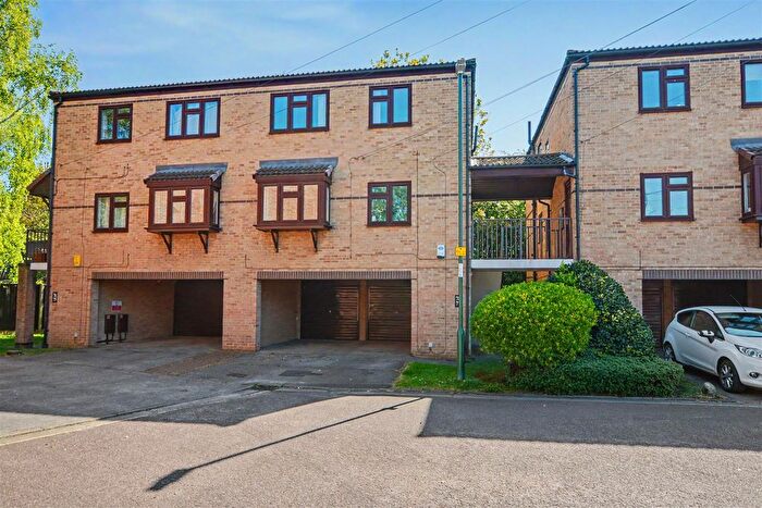 2 Bedroom Maisonette For Sale In Lenton Manor, Nottingham, NG7