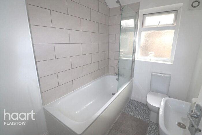 2 Bedroom Apartment For Sale In Greengate Street Plaistow, London, E13