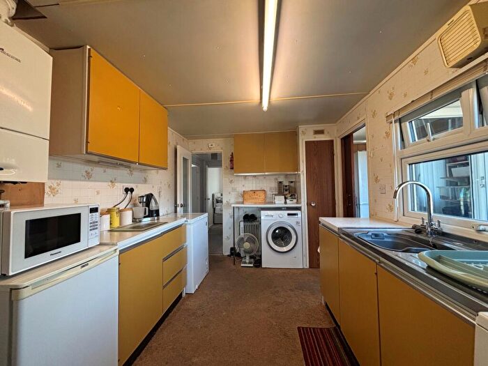 2 Bedroom Park Home For Sale In Hoburne Park, Swanage, Dorset, BH19 - Photo 7