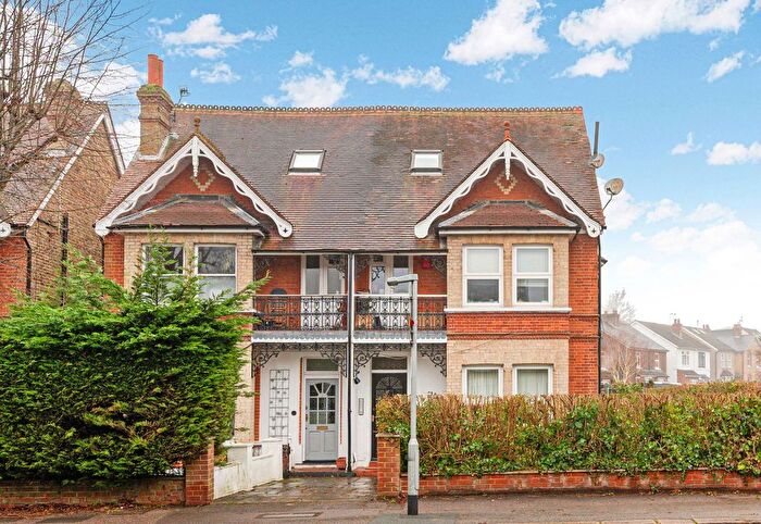 1 Bedroom Flat For Sale In London Road, Redhill, RH1