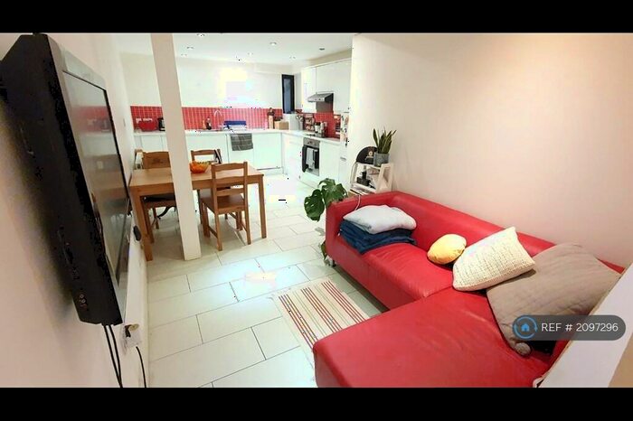 2 Bedroom Flat To Rent In Kingsland Road, London, E8