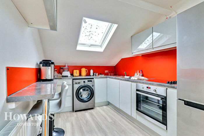 1 Bedroom Flat For Sale In Kirkley Cliff, Lowestoft, NR33