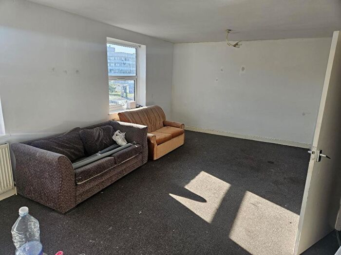 3 Bedroom Flat To Rent In Romsey Road, Shirley, Southampton, SO16