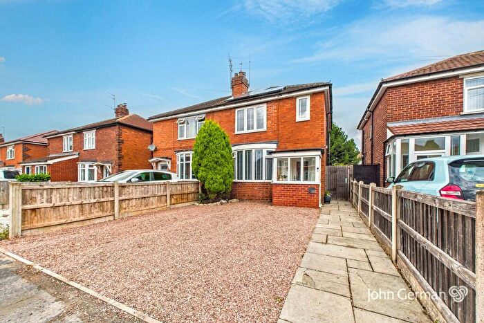 3 Bedroom Semi-Detached House For Sale In Sayers Road, Stafford, ST16