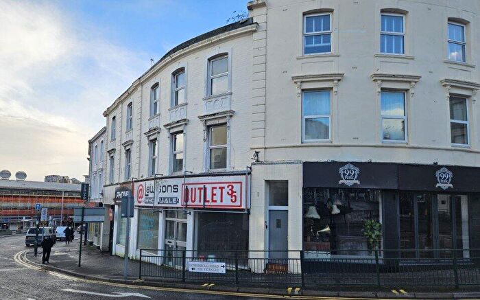 2 Bedroom Flat To Rent In The Triangle, Bournemouth, BH2