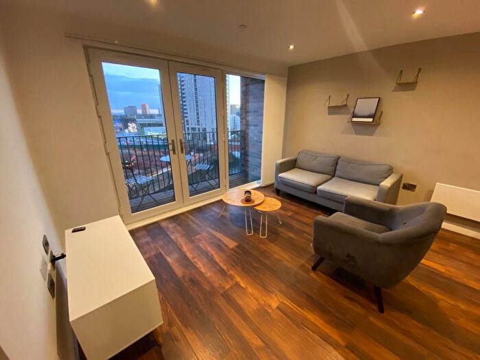 2 Bedroom Flat To Rent In Ordsall Lane, Salford, M5