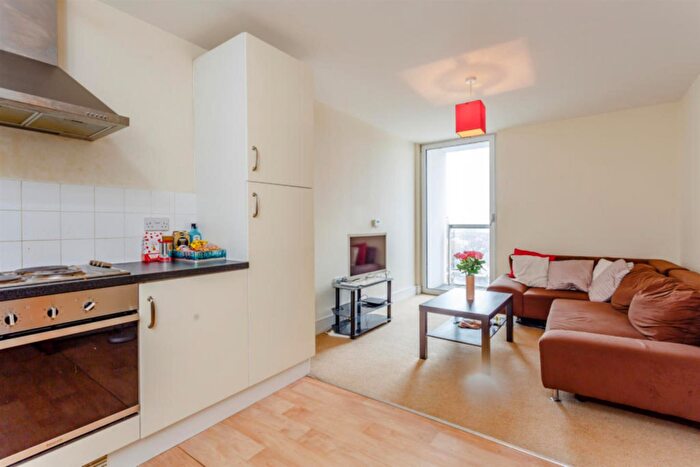 2 Bedroom Apartment To Rent In (th Floor Flat) Millharbour, London, E14
