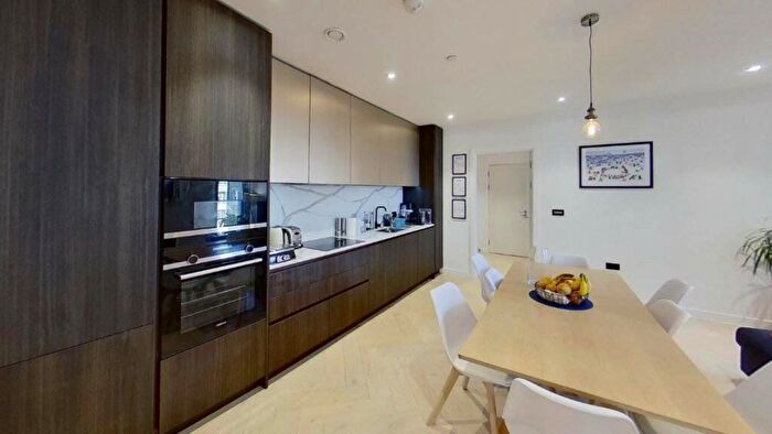 2 Bedroom Flat To Rent In Dock Street, Tower Hill, London, E1