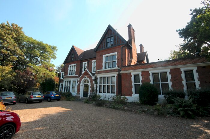 3 Bedroom Flat To Rent In Southend Road, Beckenham BR3