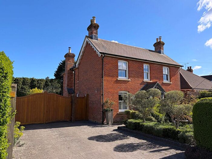 4 Bedroom Detached House For Sale In Oak Road, Dibden Purlieu, SO45