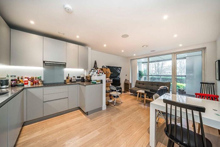 2 Bedroom Flat To Rent In Brixton Road, London, SW9