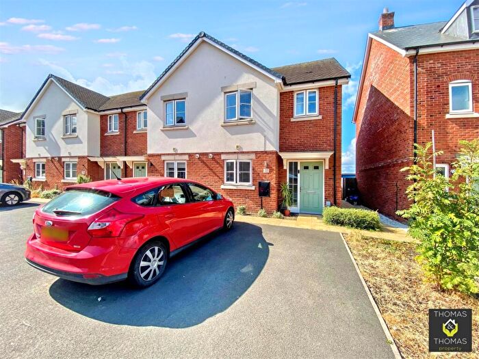 3 Bedroom End Of Terrace House For Sale In Millstone Way, Gloucester, GL1