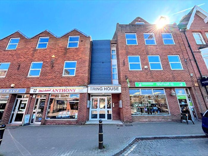 2 Bedroom Flat To Rent In High Street, Tring, HP23