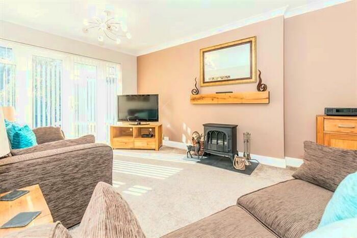 4 Bedroom End Of Terrace House To Rent In Primrose Avenue, Romford, Essex, RM6