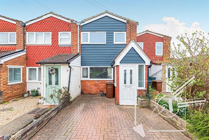 2 Bedroom House For Sale In Highlands Close, Rochester, ME2