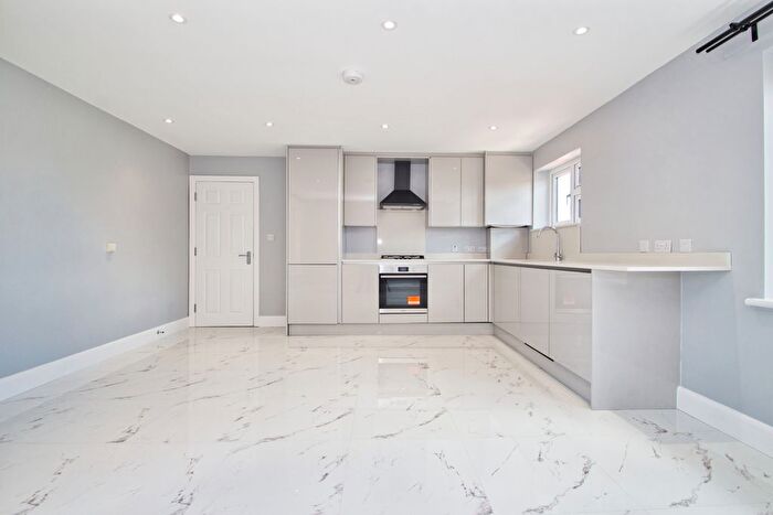 2 Bedroom Flat To Rent In Hansa Close, Southall, UB2