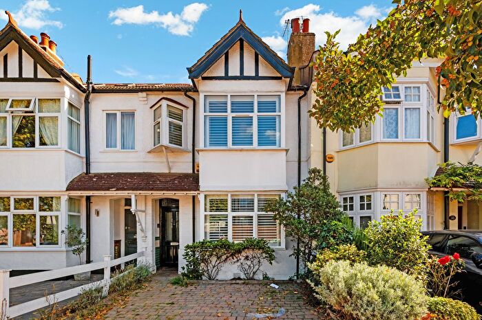 4 Bedroom Property To Rent In Dudley Gardens, Northfields, Ealing, W13