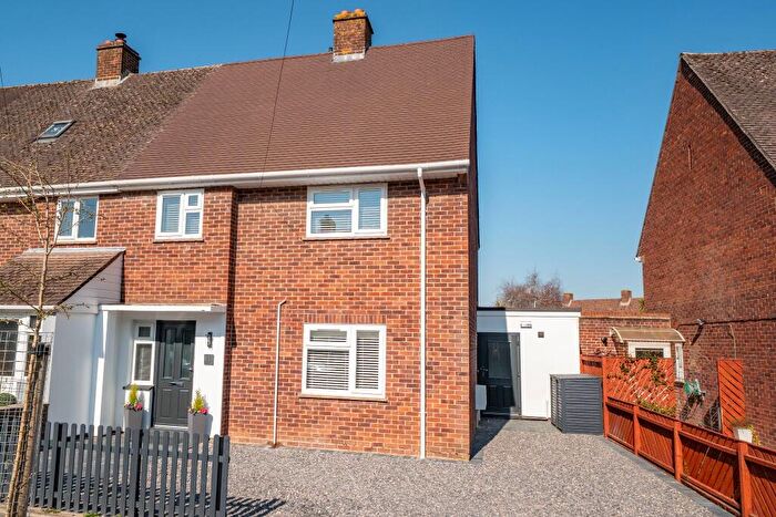 3 Bedroom Semi Detached House For Sale In May Tree Road, Andover, SP10